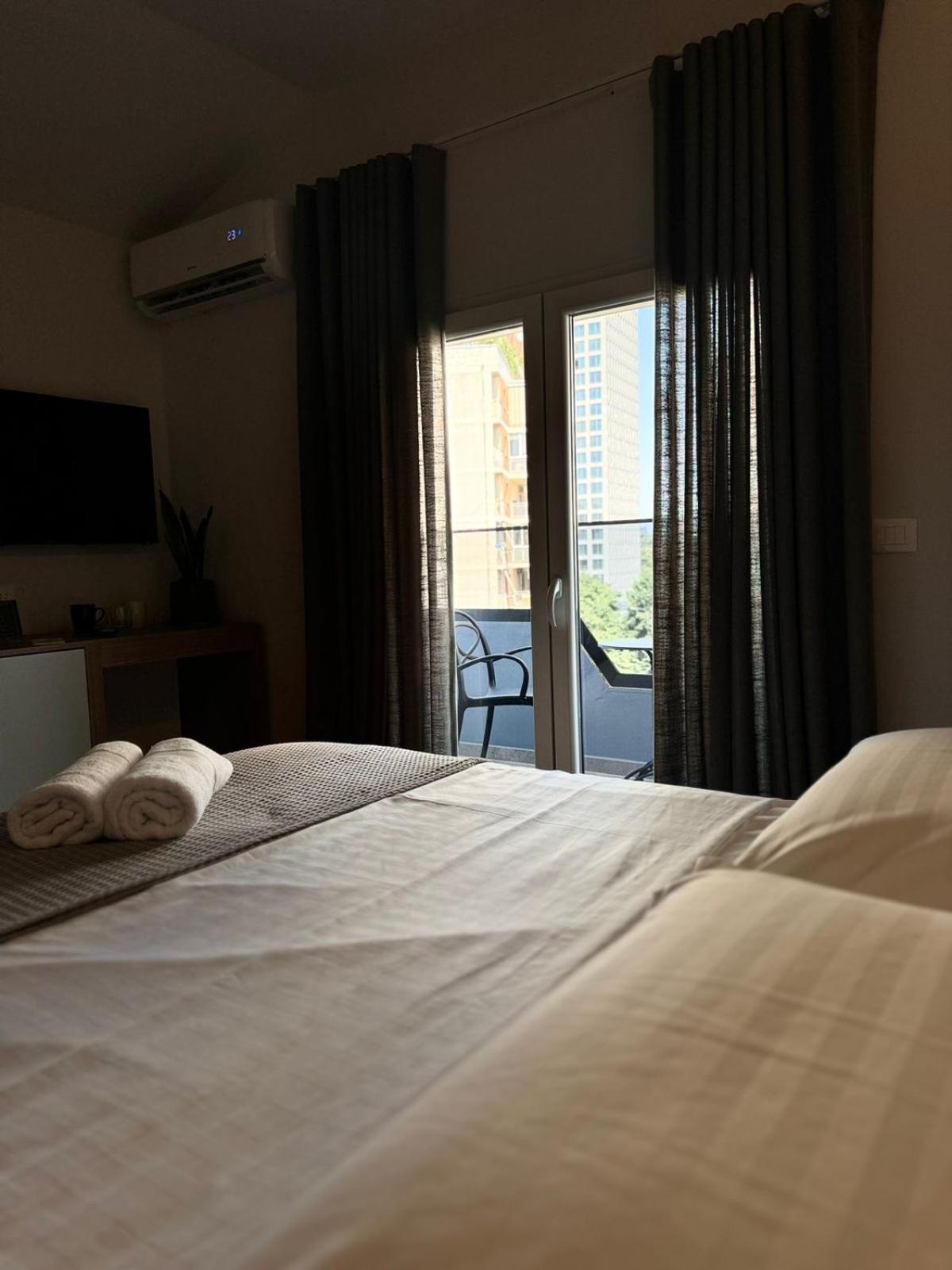 Izi Boutique Apartment Tirana Bagian luar foto