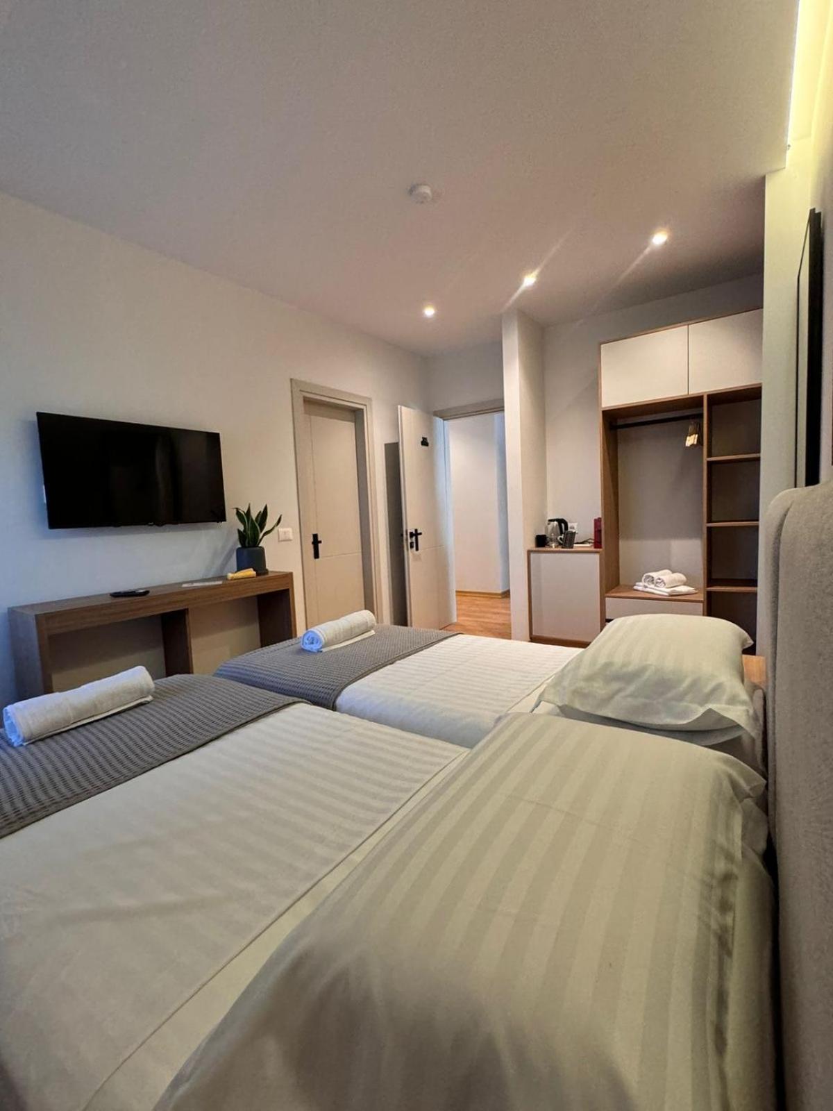 Izi Boutique Apartment Tirana Bagian luar foto