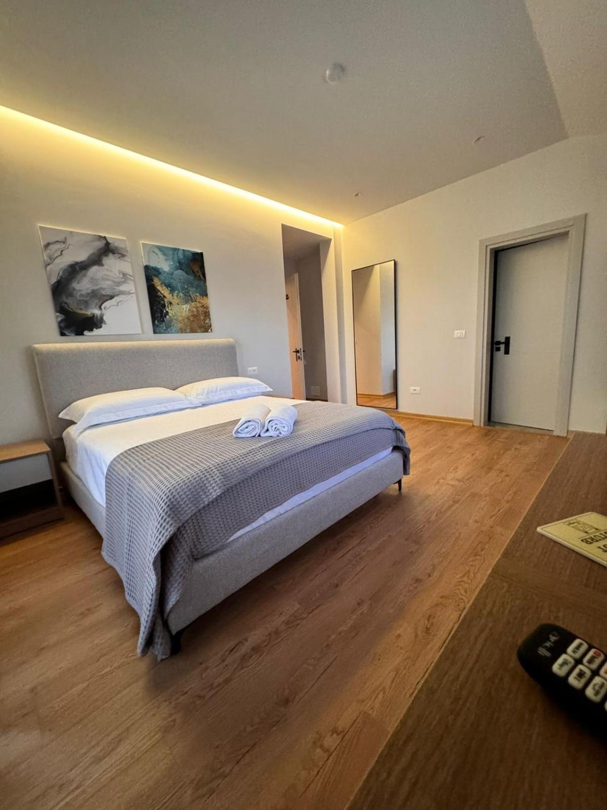 Izi Boutique Apartment Tirana Bagian luar foto
