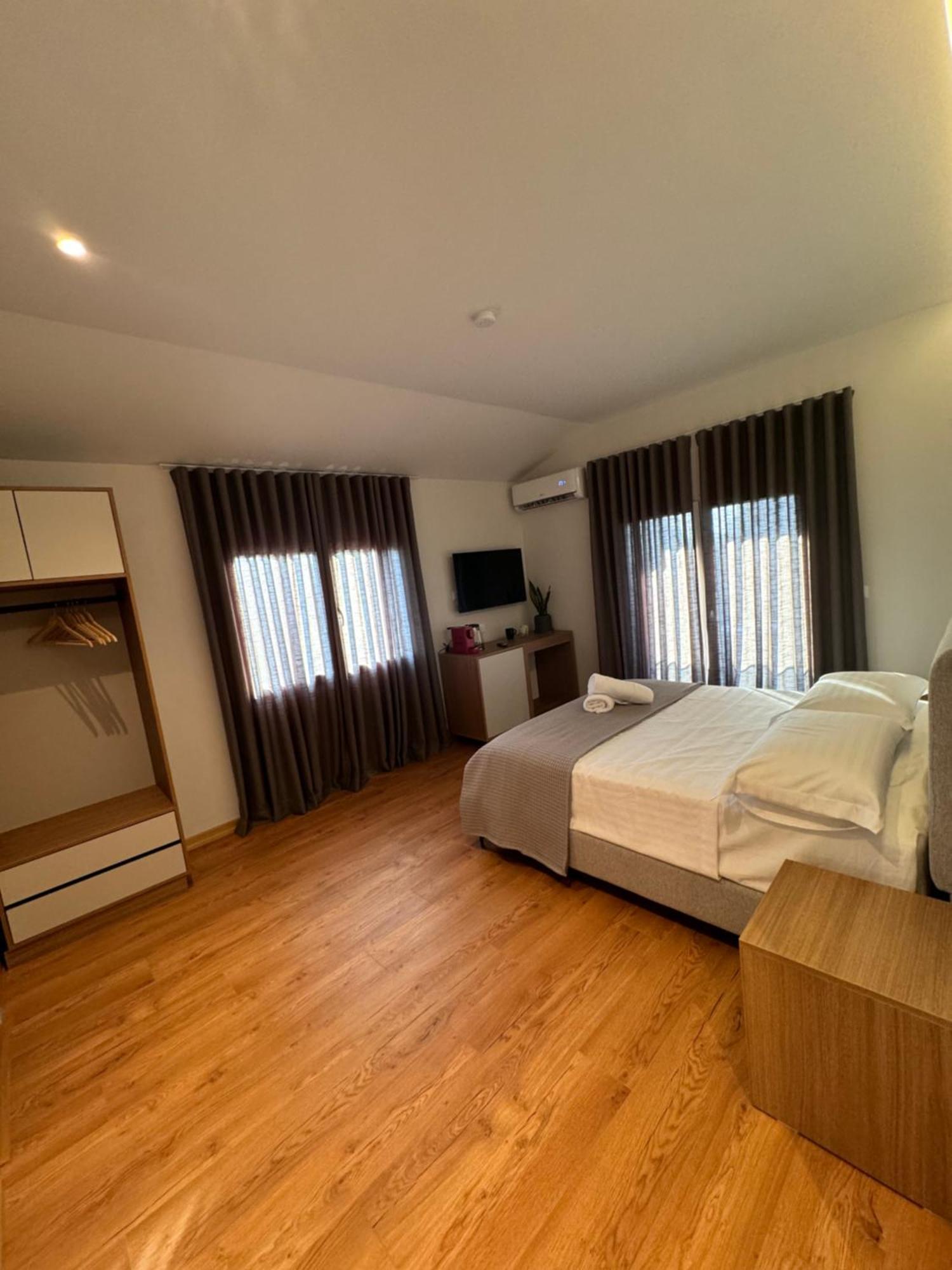 Izi Boutique Apartment Tirana Bagian luar foto
