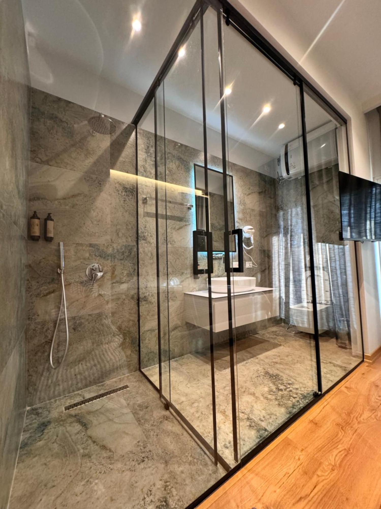 Izi Boutique Apartment Tirana Bagian luar foto