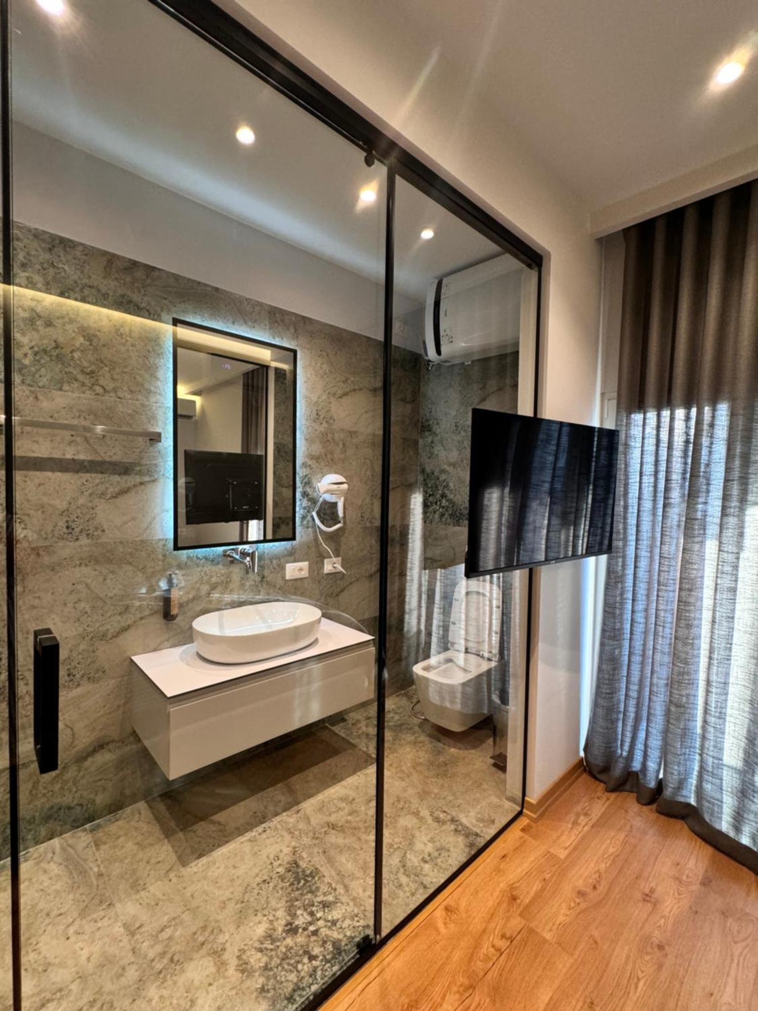 Izi Boutique Apartment Tirana Bagian luar foto