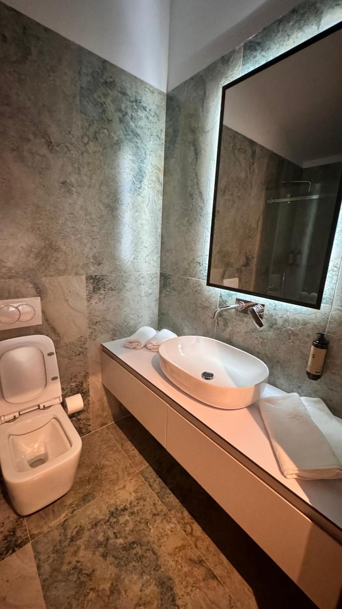 Izi Boutique Apartment Tirana Bagian luar foto