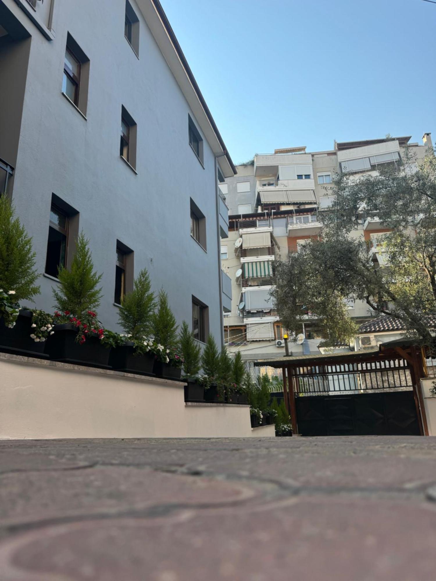 Izi Boutique Apartment Tirana Bagian luar foto